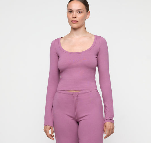 Everyday Scoop Neck Long Sleeve Tee
