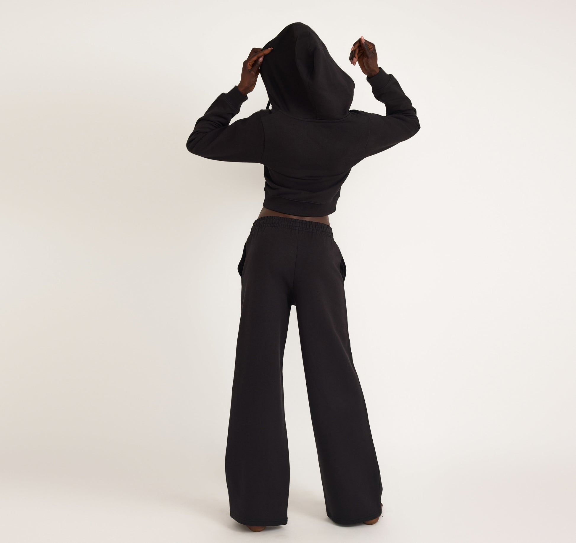 EEVEE Women's Cropped Hoodie & Jogger Set - Sporty Two-Piece Lounge Outfit, Black